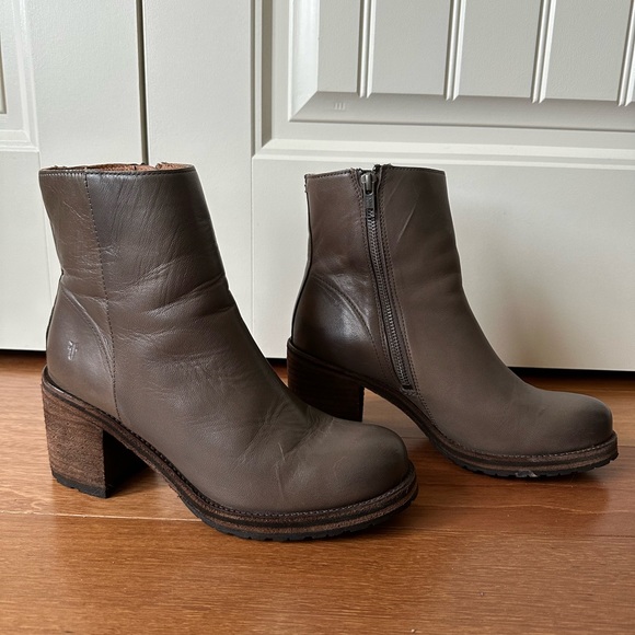 Frye Leather Karen Inside Zip Short Heeled Boot Size 9 - Picture 3 of 7